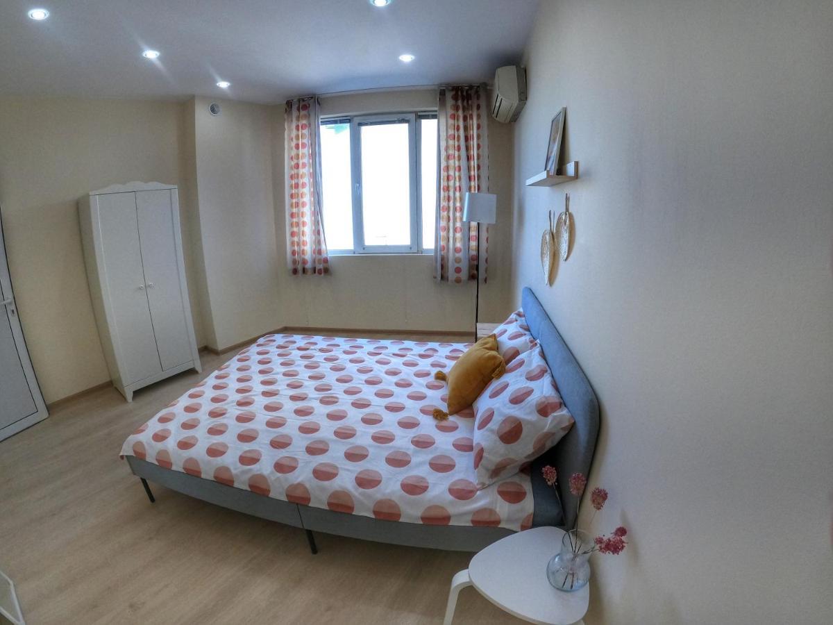 Апартаменты By The Cathedral, 1 Bed Flat Варна Экстерьер фото